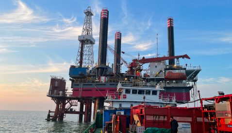 Developed the RFMZ84 single-trip multi-zone fracturing and packing system, meeting the technical demands of high-rate, high-sand-ratio operations in offshore multi-zone sand control. 